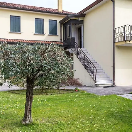 Lejlighed Comfy 2 Bedrooms And Free Parking - Quite Area *