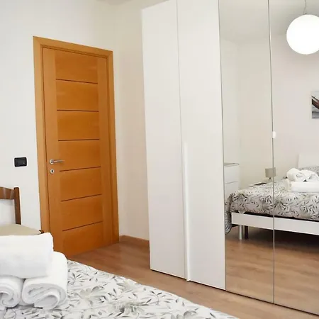 Lejlighed Comfy 2 Bedrooms And Free Parking - Quite Area