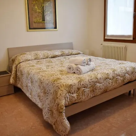 Comfy 2 Bedrooms And Free Parking - Quite Area *