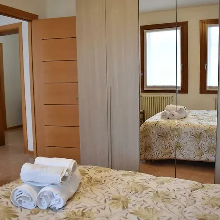 Lejlighed Comfy 2 Bedrooms And Free Parking - Quite Area *